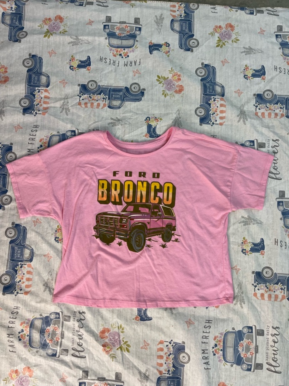 Ford Bronco Pink Cropped Graphic Tee – Juniors Size Large (10/12) (NWOT)